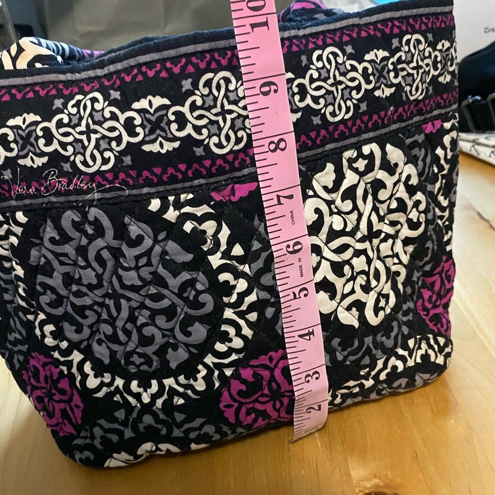 Retired “Canterberry” tote bag. EUC Vera Bradley - Picture 4 of 4